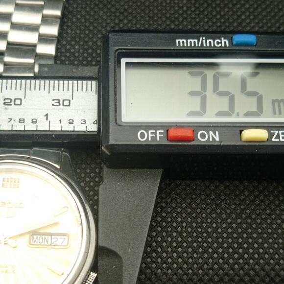 Vintage 1976 Seiko Automatic Mens Silver Watch W/daydate & Gold accents - Picture 6 of 8